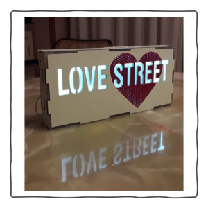 P4.A2.B5 - Lámpara de mesa - Love Street